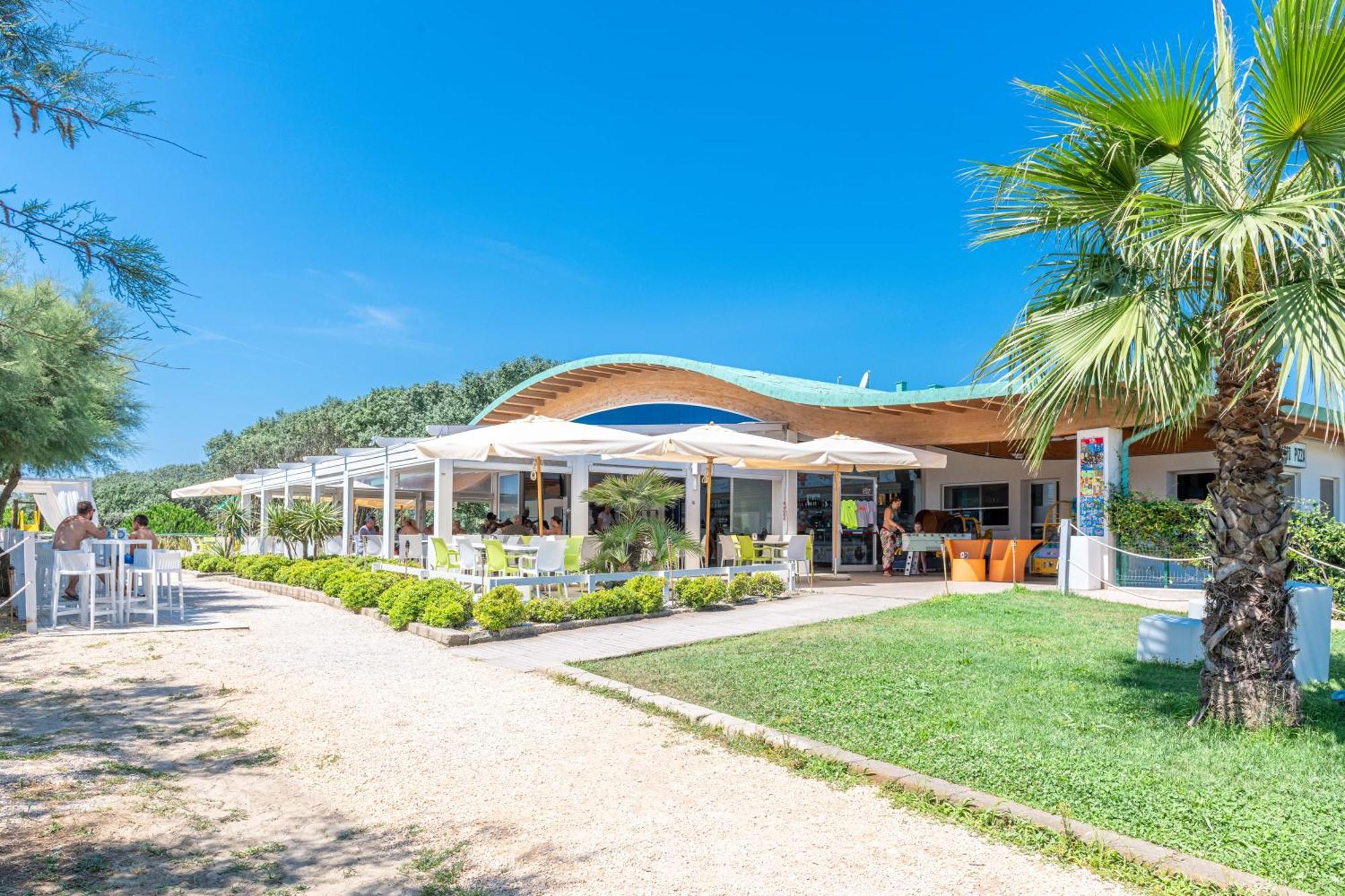 Altanea Apartments Con Piscina Caorle Exterior foto